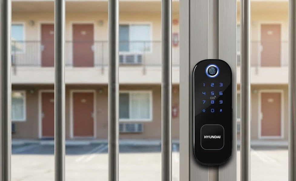 Khóa cổng vân tay cho nhà trọ giá bao nhiêu loại nào tốt