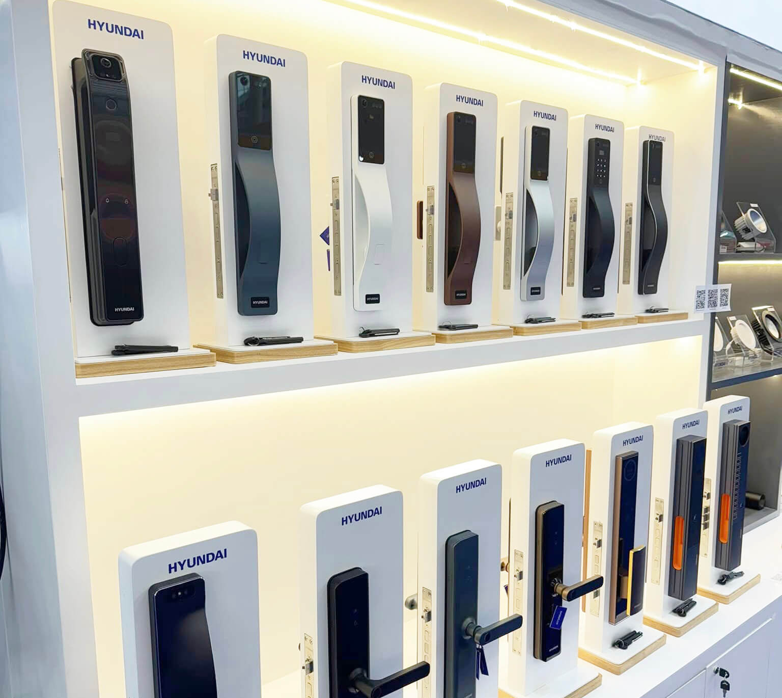 Cửa hàng bán khóa cửa vân tay Hyundai chính hãng