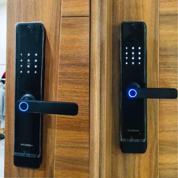 Thi công lắp đặt khóa vân tay cửa gỗ Hyundai HY-SL007