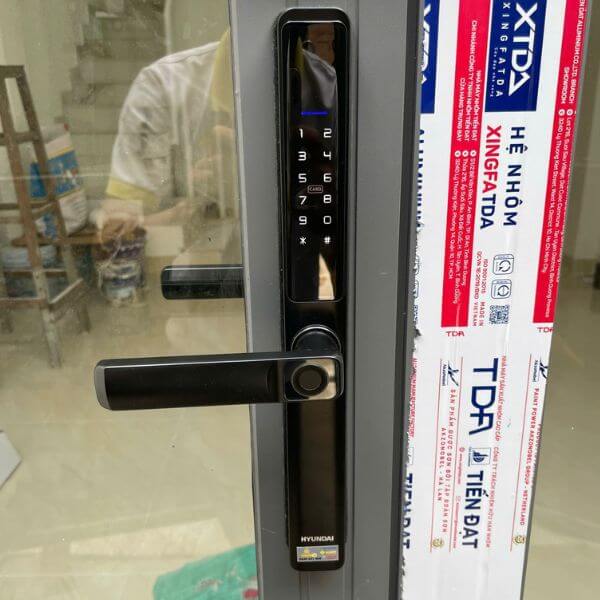 Thi công lắp đặt khóa vân tay điện tử Hyundai HY-SLS003